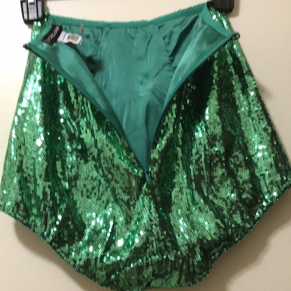 Dolce & Gabbana
sequin embellished shorts - Picture 8 of 9